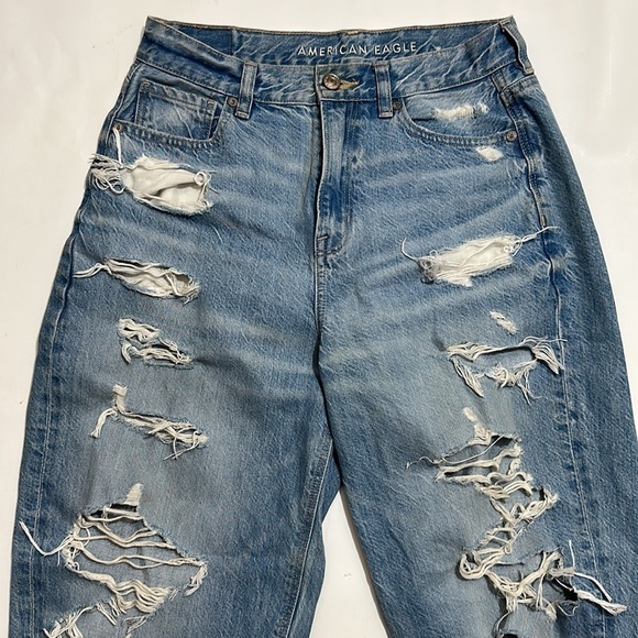 American Eagle relaxed mom jean ripped size 2 - Picture 2 of 8